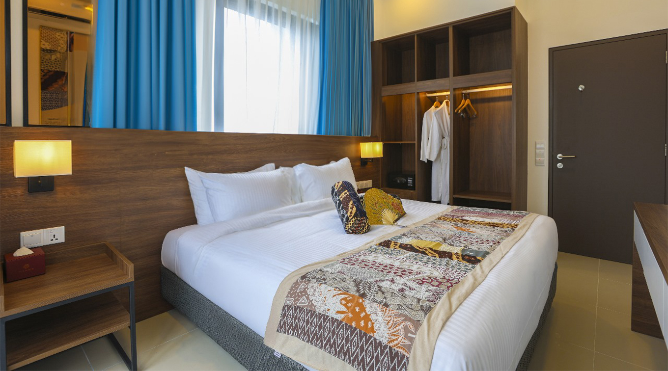 strongjunior-suitesbr-king-bed-strong